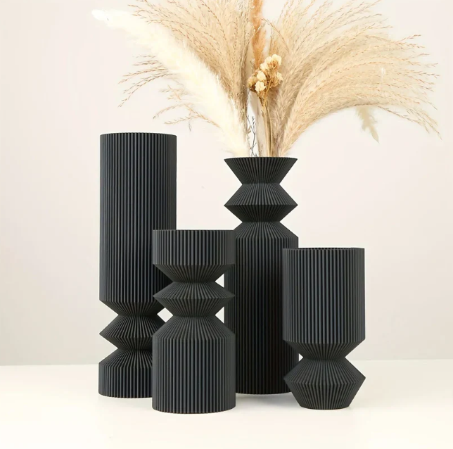 Nordische schwarze Plastikvase